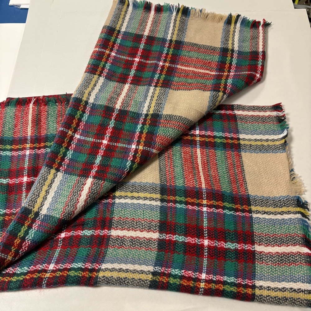 Tartan Plaid Womens Fringe Scarf Shawl
polyester Blend 54x54” - Picture 4 of 5